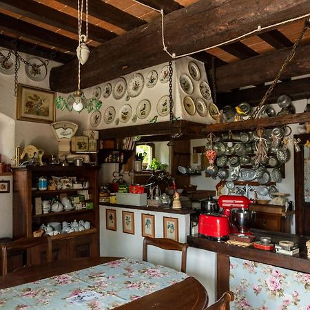 Cascina La Buca Guest House Castello di Serravalle ภายนอก รูปภาพ