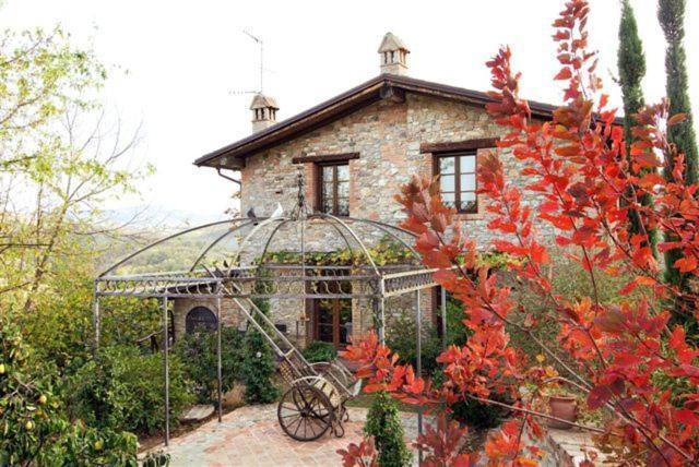 Cascina La Buca Guest House Castello di Serravalle ภายนอก รูปภาพ