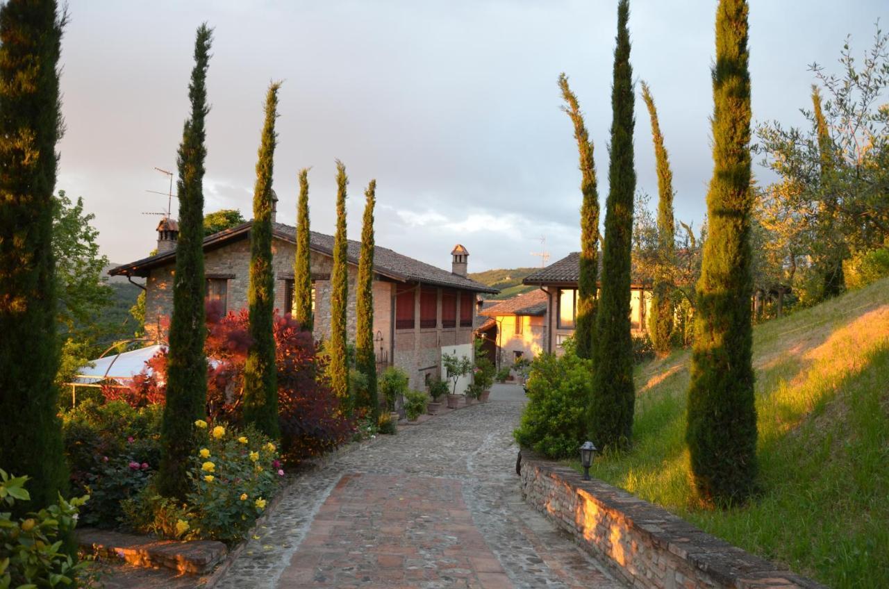 Cascina La Buca Guest House Castello di Serravalle ภายนอก รูปภาพ