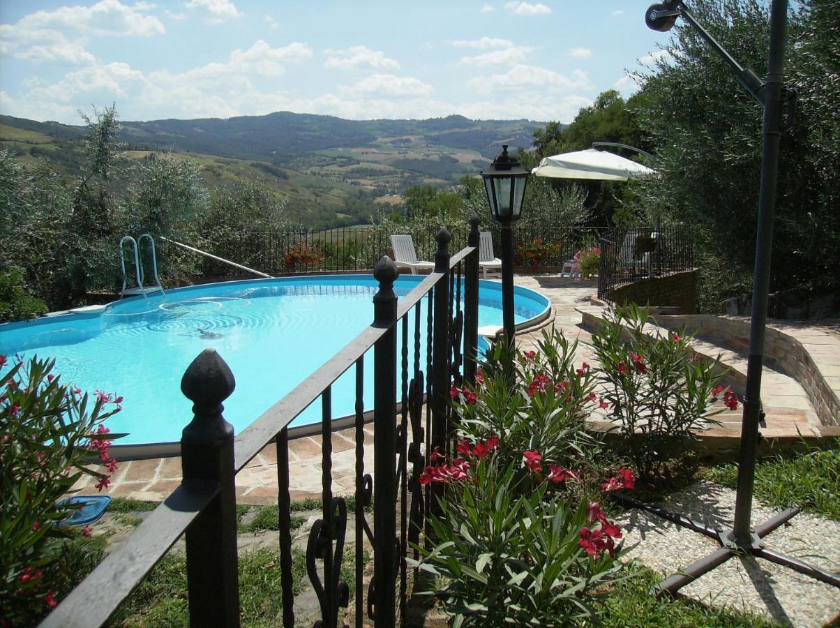 Cascina La Buca Guest House Castello di Serravalle ภายนอก รูปภาพ