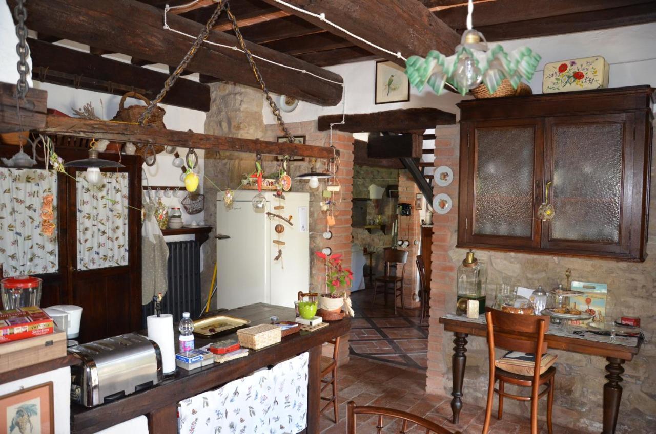 Cascina La Buca Guest House Castello di Serravalle ภายนอก รูปภาพ