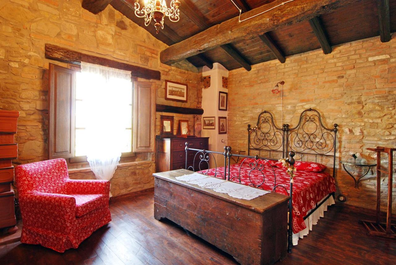 Cascina La Buca Guest House Castello di Serravalle ภายนอก รูปภาพ