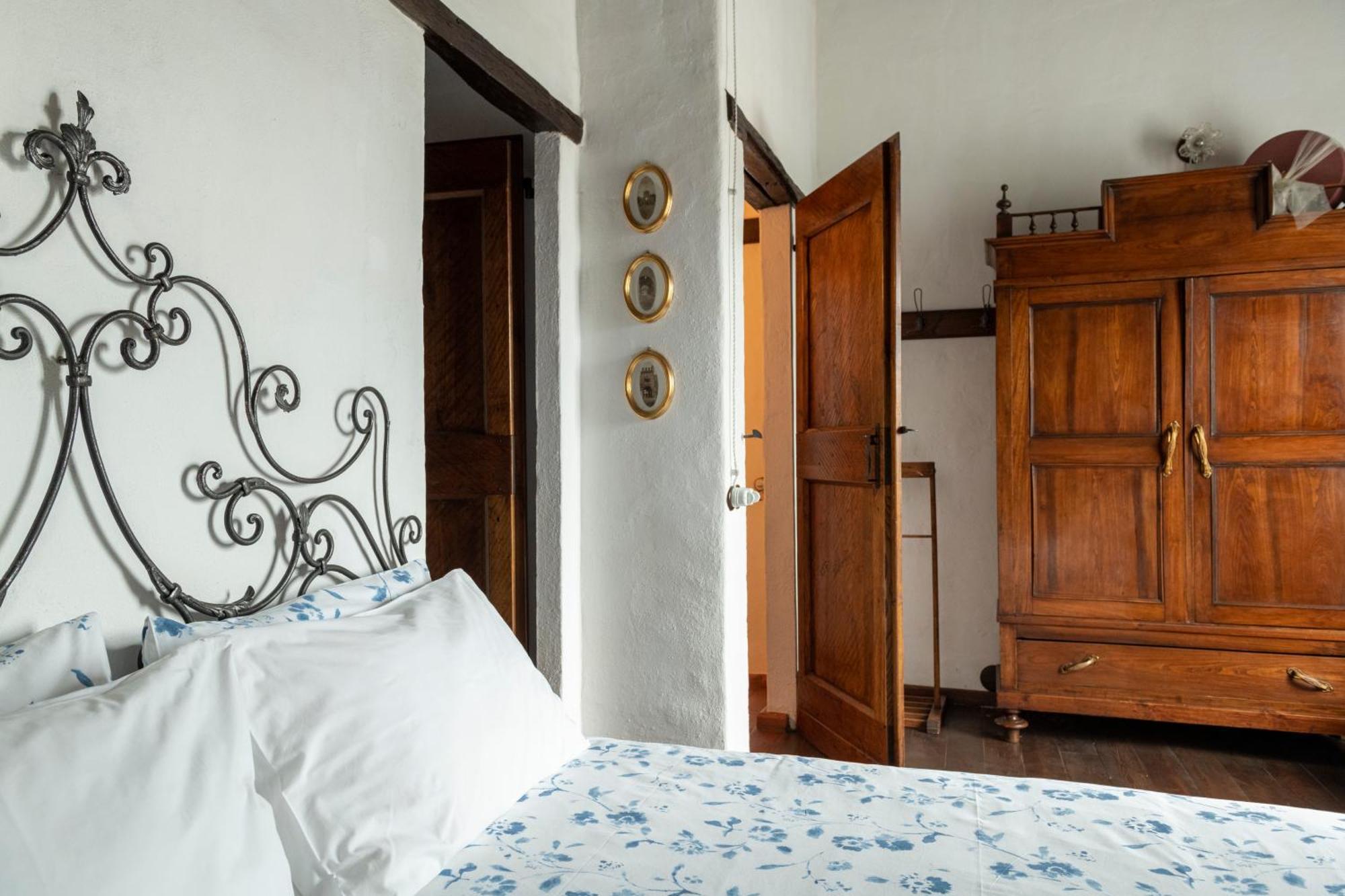 Cascina La Buca Guest House Castello di Serravalle ภายนอก รูปภาพ