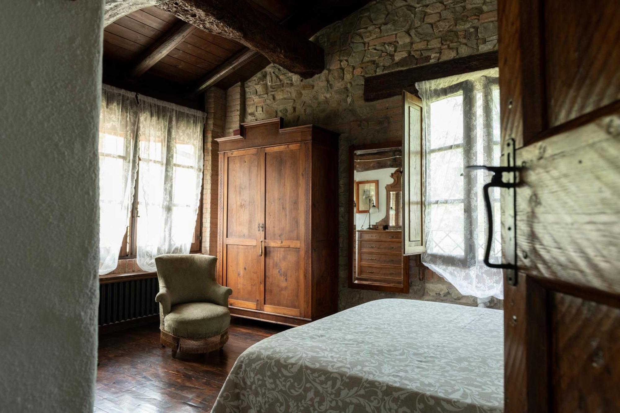 Cascina La Buca Guest House Castello di Serravalle ภายนอก รูปภาพ