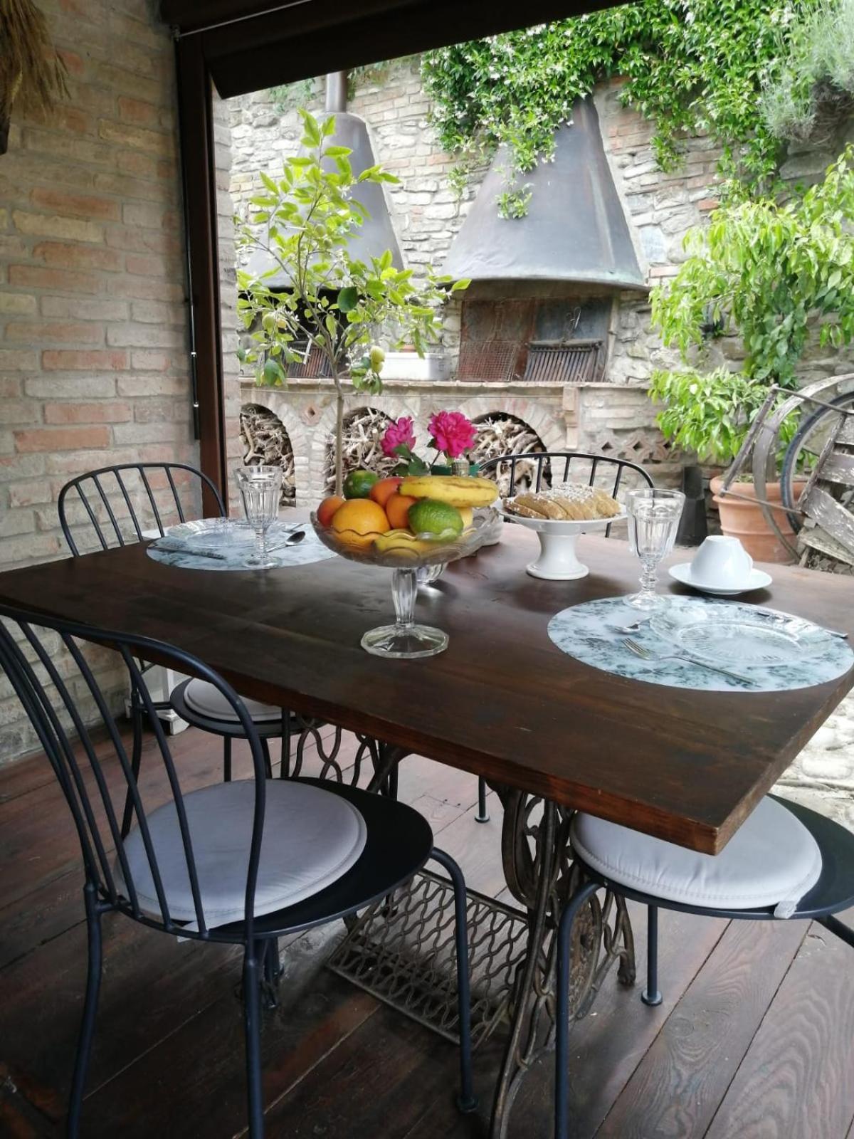 Cascina La Buca Guest House Castello di Serravalle ภายนอก รูปภาพ