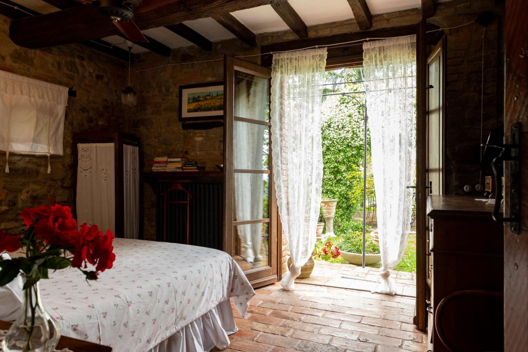 Cascina La Buca Guest House Castello di Serravalle ภายนอก รูปภาพ