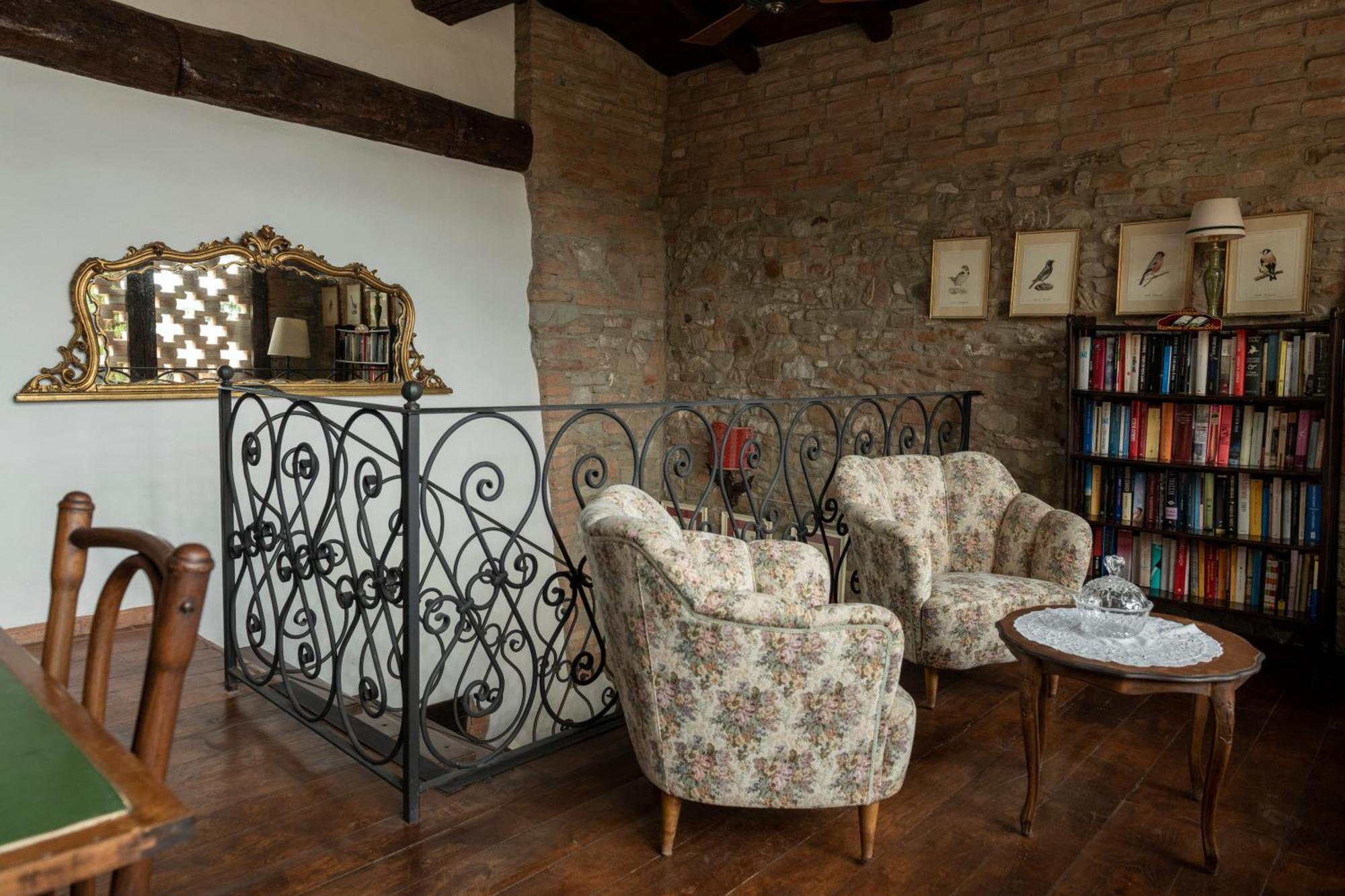 Cascina La Buca Guest House Castello di Serravalle ภายนอก รูปภาพ