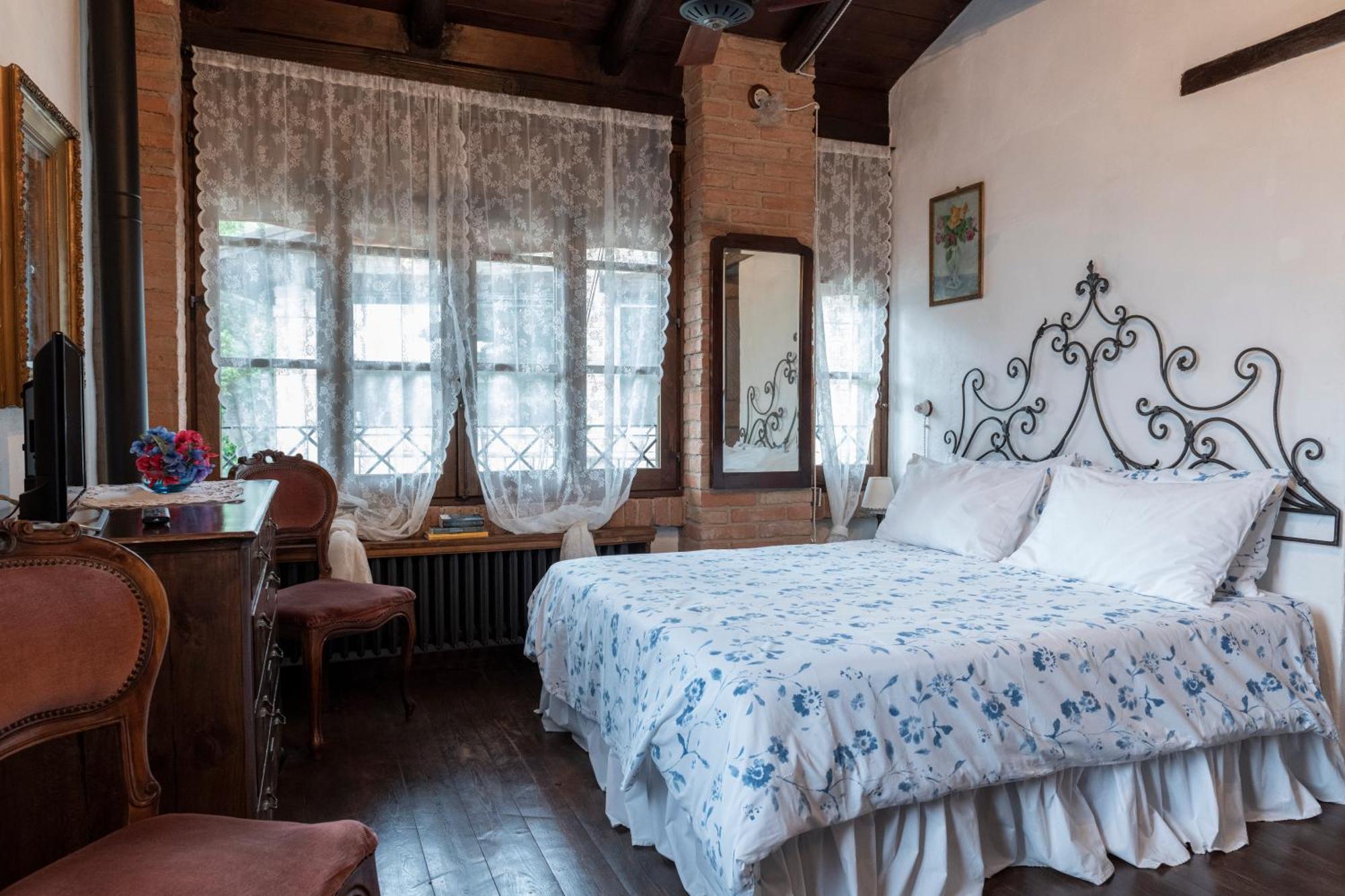 Cascina La Buca Guest House Castello di Serravalle ภายนอก รูปภาพ
