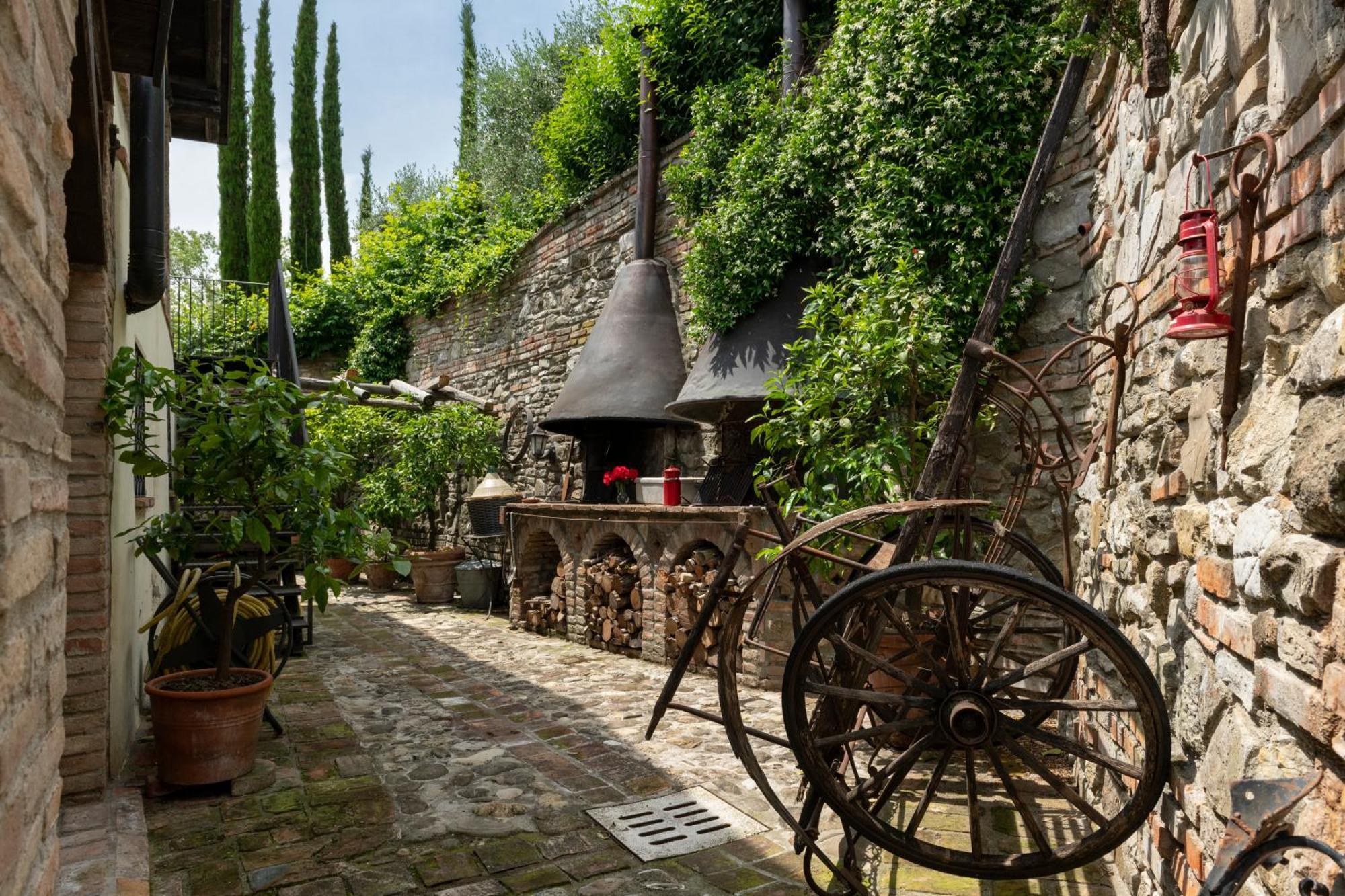Cascina La Buca Guest House Castello di Serravalle ภายนอก รูปภาพ